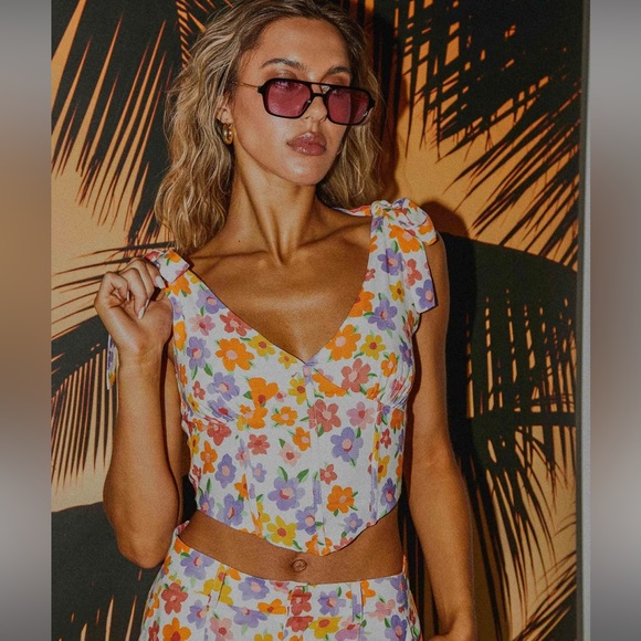 Peppermayo Tops - ❤️🔥NWT - Peppermayo Exclusive - Parisian Life Linen Bustier - Blooming